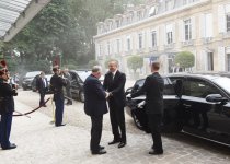 Azərbaycan Prezidenti İlham Əliyev Fransa Senatının sədri Jerar Larşe ilə görüşüb (FOTO)