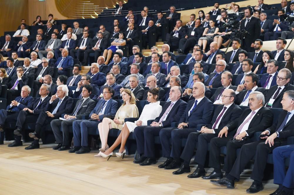Azərbaycan və İtaliya prezidentləri Bakıda biznes forumda iştirak ediblər (FOTO) (YENİLƏNİB)