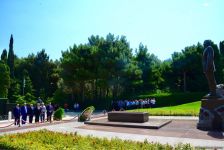 Mətbuat nümayəndələri ümummilli lider Heydər Əliyevin məzarını ziyarət ediblər (FOTO)