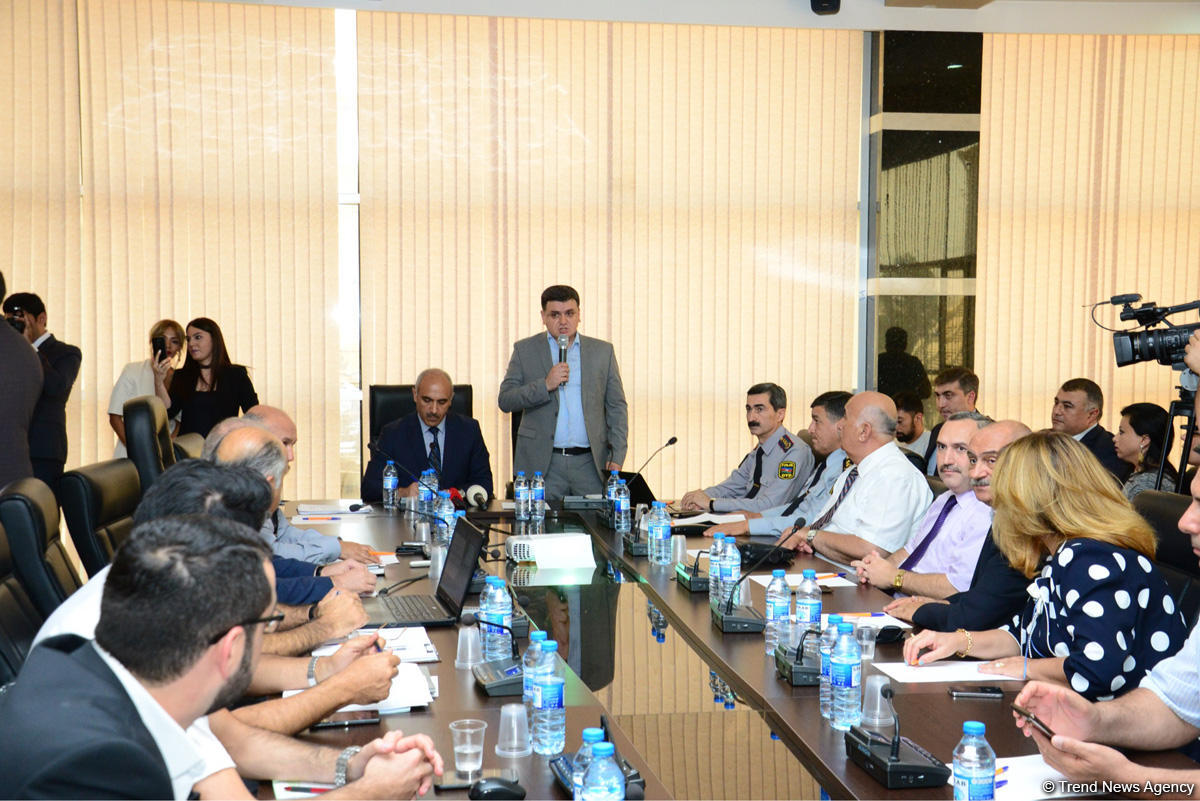 Kamran Əliyev: Traktor sürücüləri bir sıra hallarda sərxoş olur (FOTO)