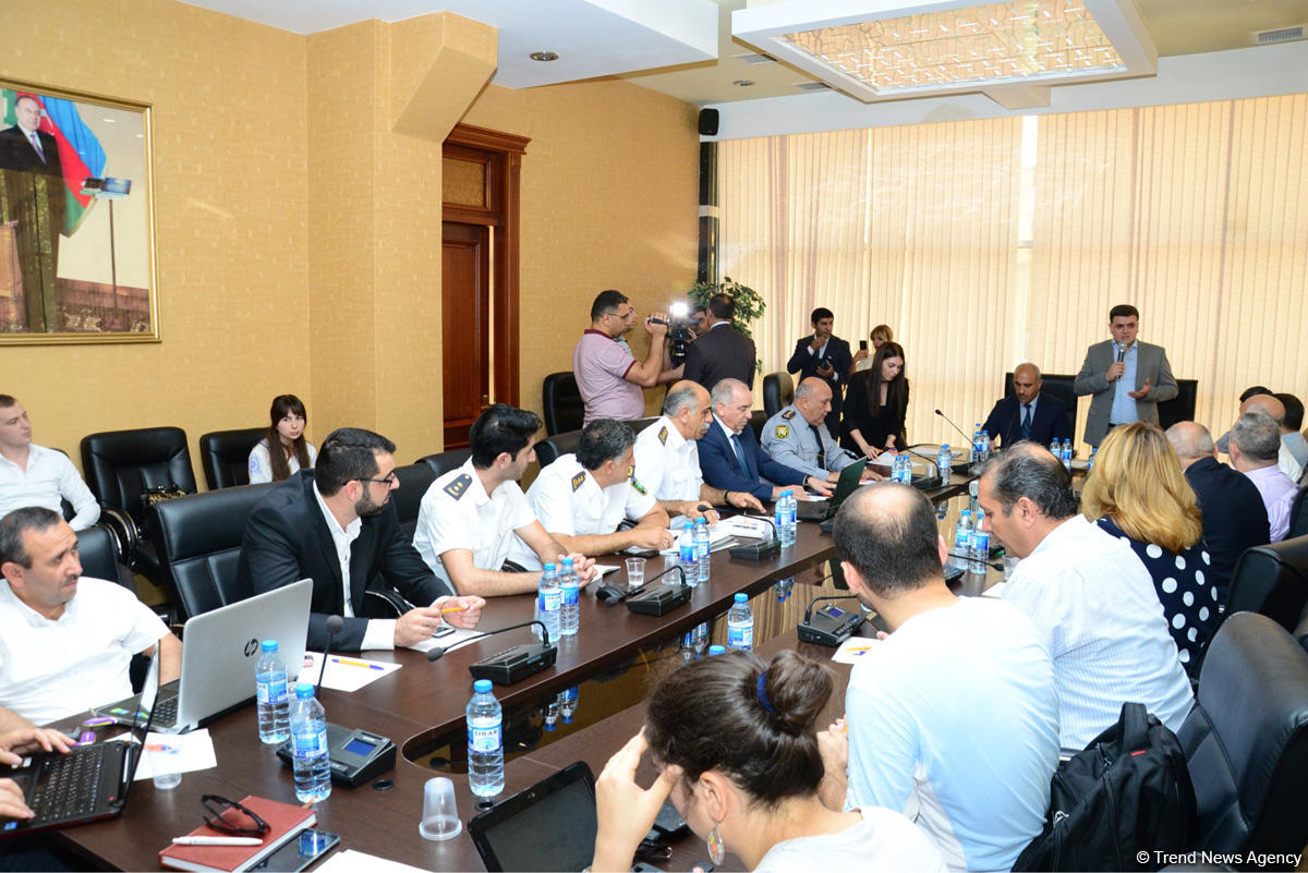 Kamran Əliyev: Traktor sürücüləri bir sıra hallarda sərxoş olur (FOTO)