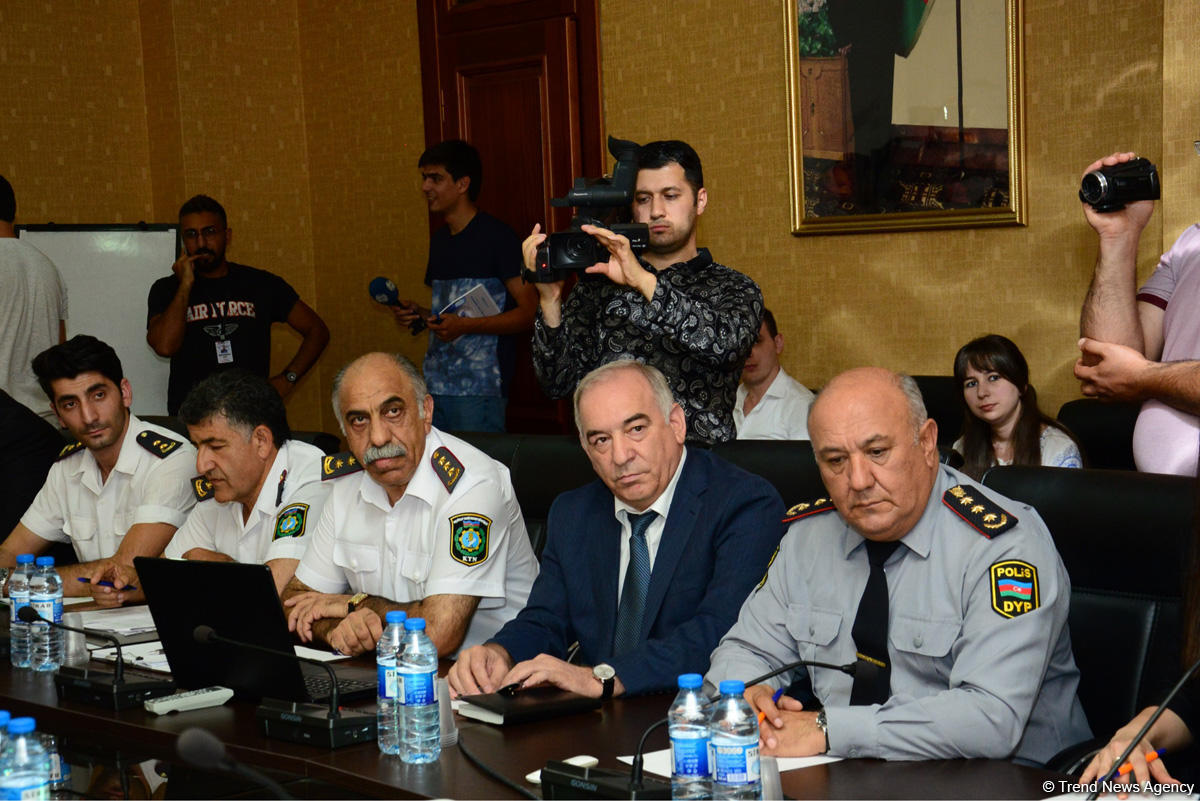 Kamran Əliyev: Traktor sürücüləri bir sıra hallarda sərxoş olur (FOTO)