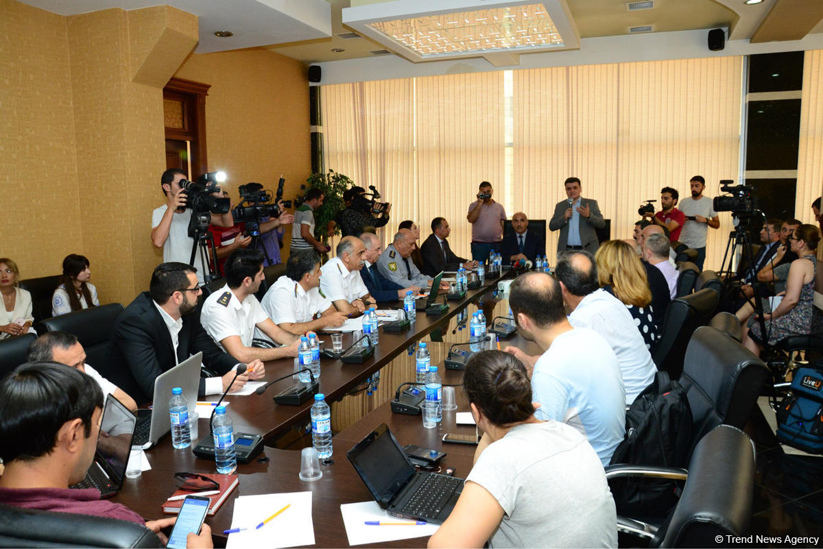 Kamran Əliyev: Traktor sürücüləri bir sıra hallarda sərxoş olur (FOTO)