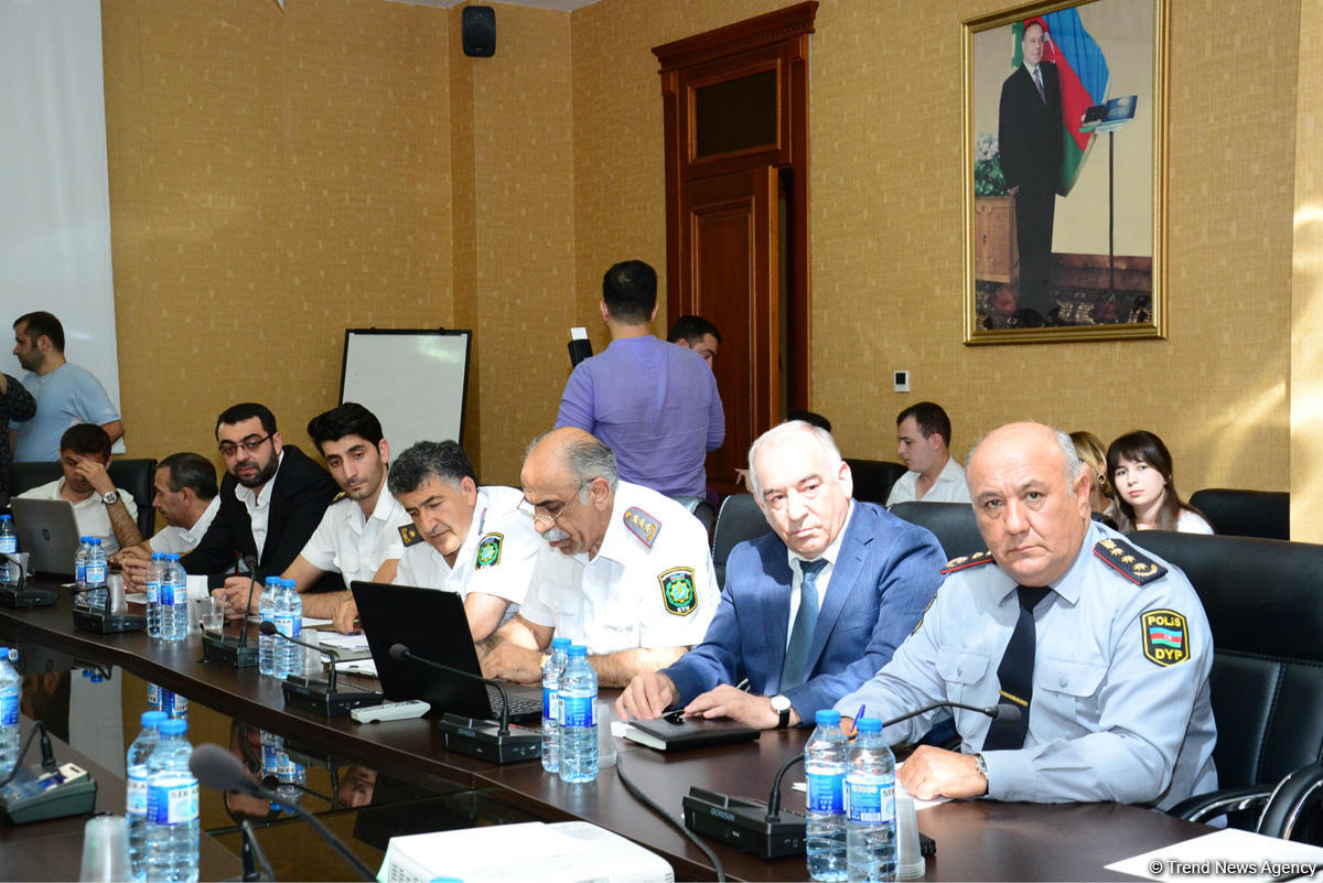 Kamran Əliyev: Traktor sürücüləri bir sıra hallarda sərxoş olur (FOTO)