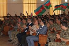 Gənclər Fondu təmas xəttində xidmət edən əsgər və zabitlərlə görüş keçirib (FOTO)