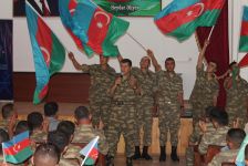 Gənclər Fondu təmas xəttində xidmət edən əsgər və zabitlərlə görüş keçirib (FOTO)
