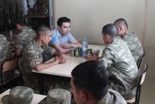 Gənclər Fondu təmas xəttində xidmət edən əsgər və zabitlərlə görüş keçirib (FOTO)
