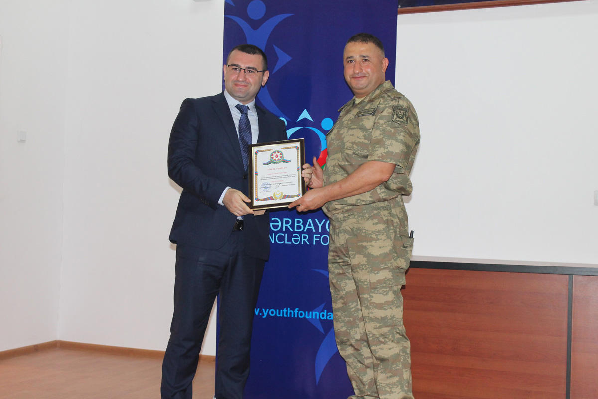 Gənclər Fondu təmas xəttində xidmət edən əsgər və zabitlərlə görüş keçirib (FOTO)