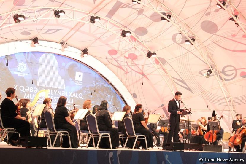 X Qəbələ Beynəlxalq Musiqi Festivalının təntənəli açılış mərasimi olub (FOTO)