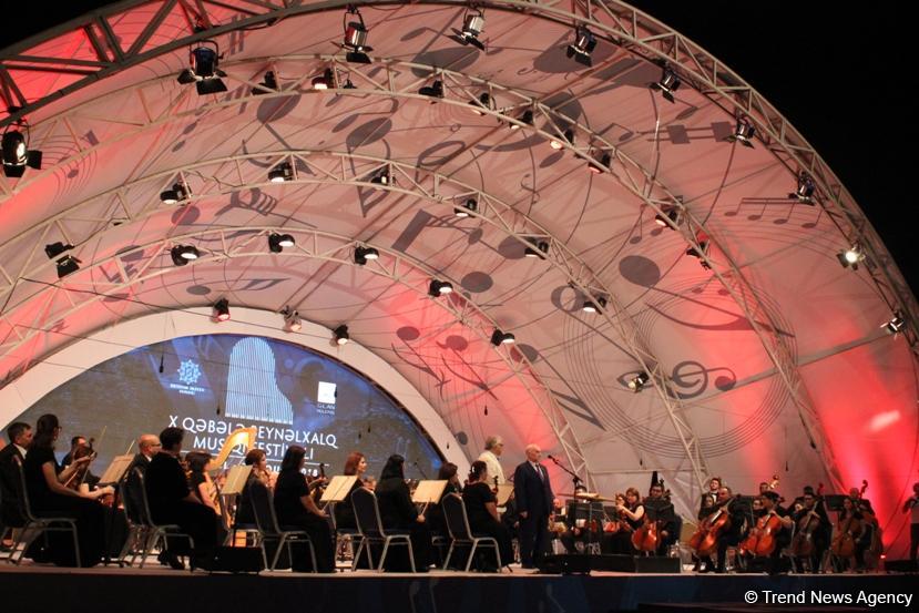 X Qəbələ Beynəlxalq Musiqi Festivalının təntənəli açılış mərasimi olub (FOTO)