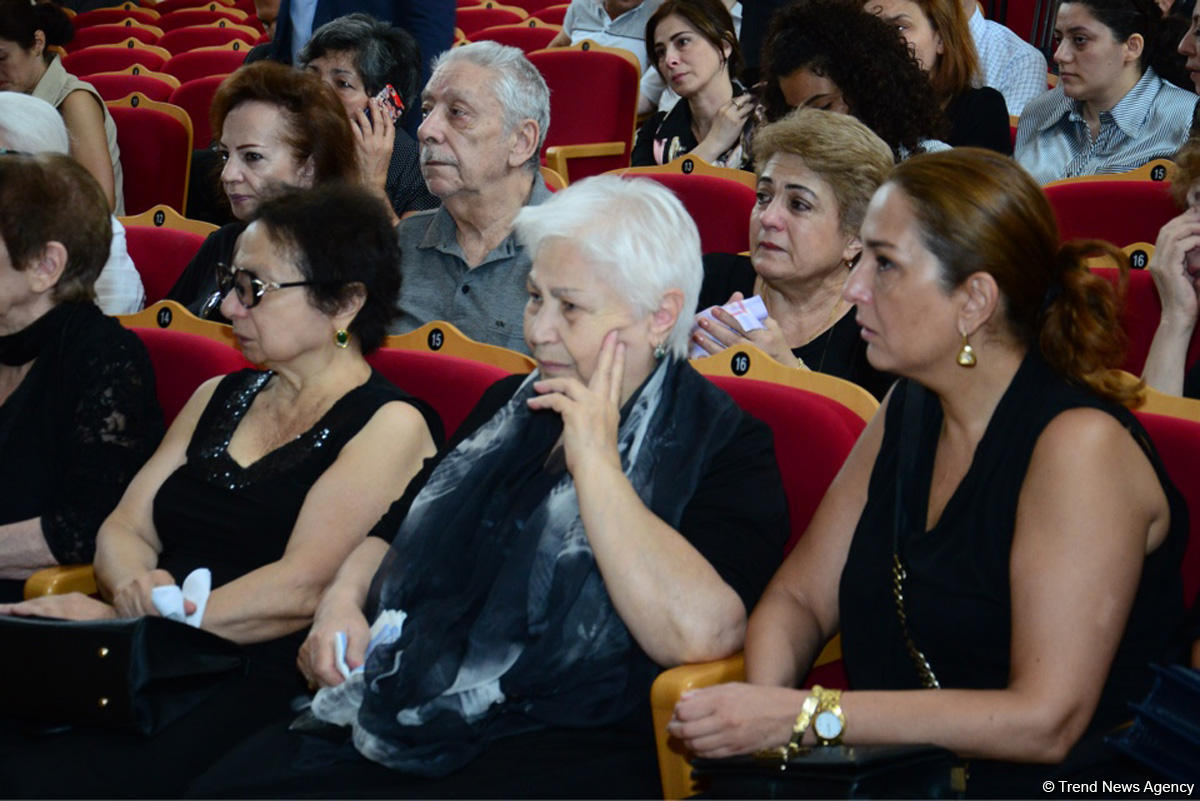 Xalq artisti Xəyyam Mirzəzadə II Fəxri xiyabanda dəfn olunub (FOTO) (YENİLƏNİB)