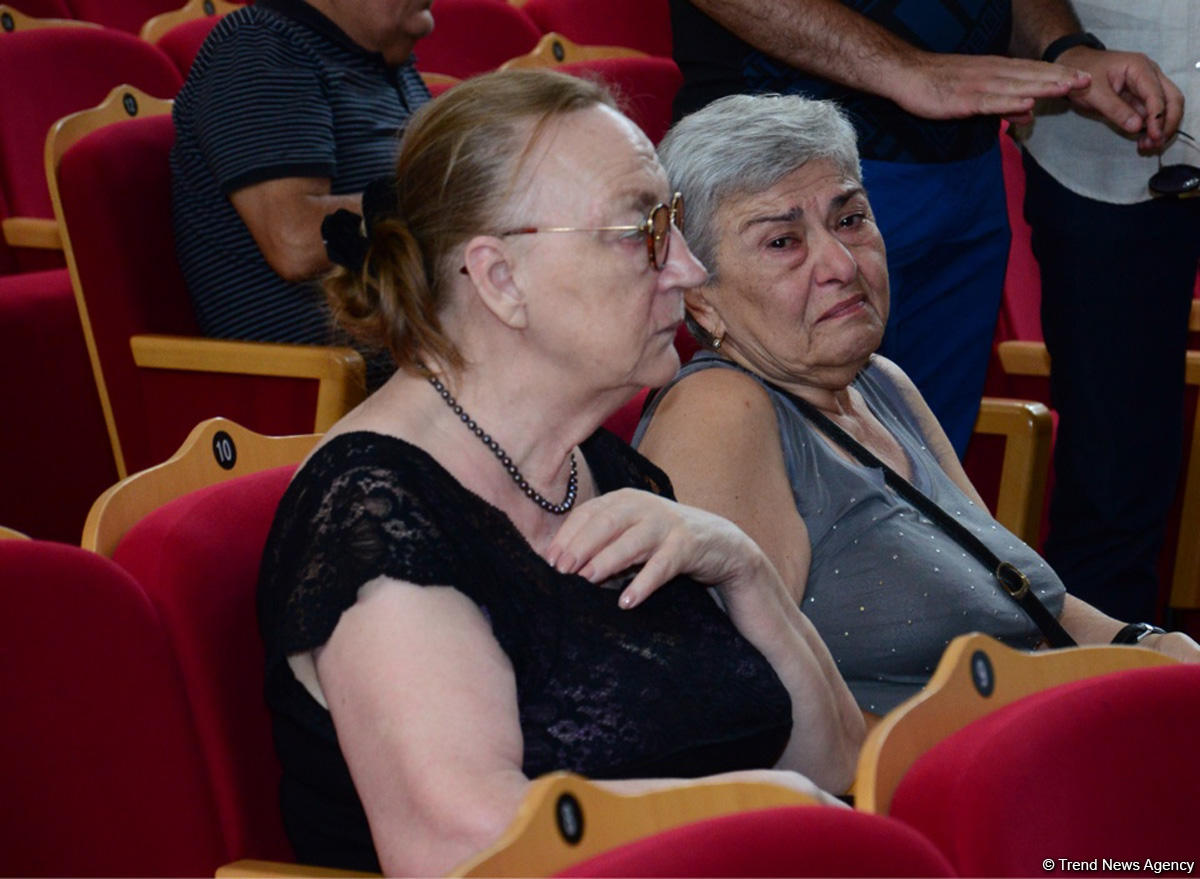 Xalq artisti Xəyyam Mirzəzadə II Fəxri xiyabanda dəfn olunub (FOTO) (YENİLƏNİB)