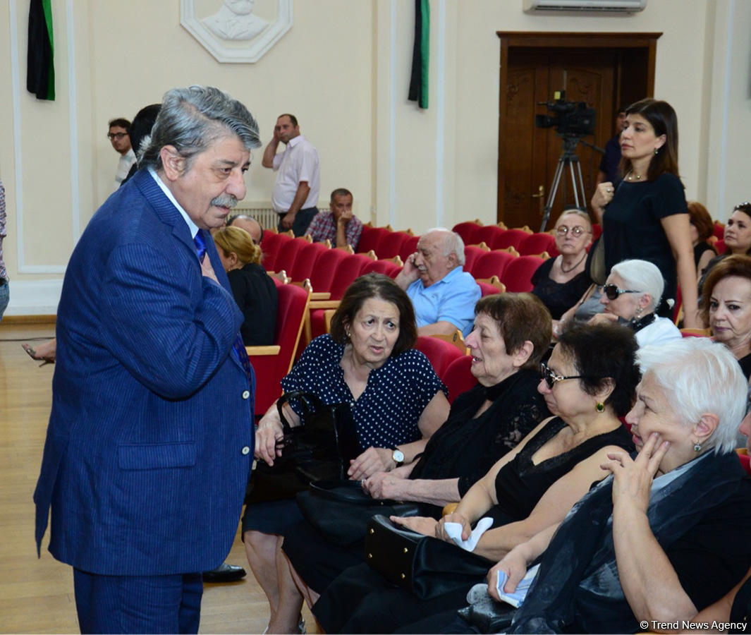 Xalq artisti Xəyyam Mirzəzadə II Fəxri xiyabanda dəfn olunub (FOTO) (YENİLƏNİB)