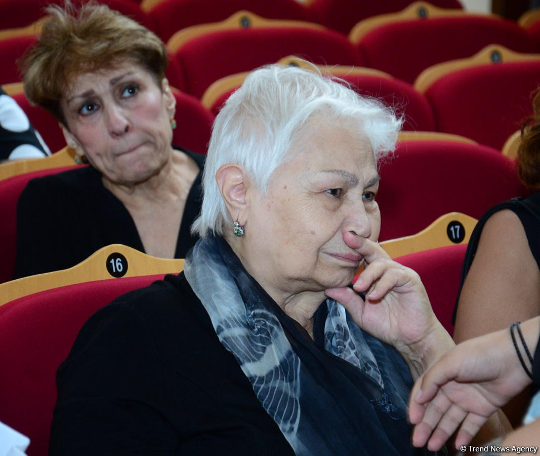 Xalq artisti Xəyyam Mirzəzadə II Fəxri xiyabanda dəfn olunub (FOTO) (YENİLƏNİB)