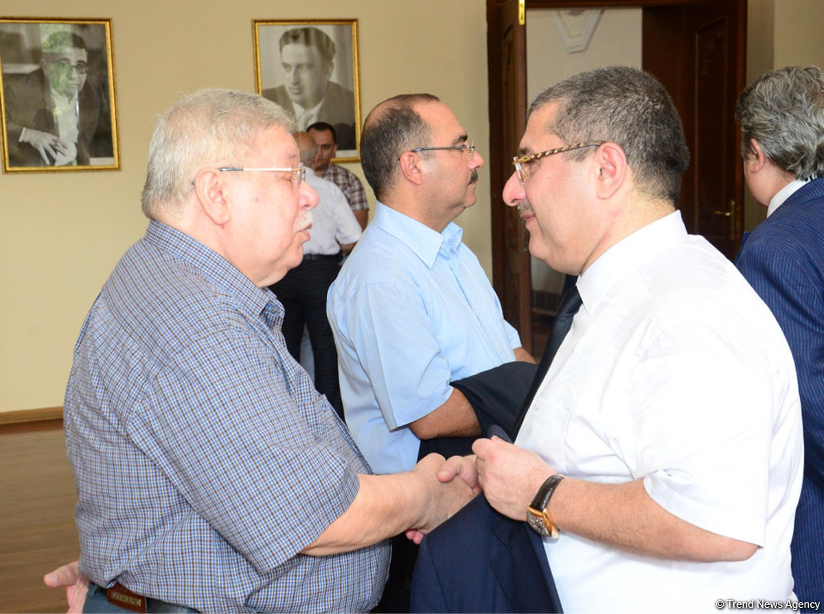 Xalq artisti Xəyyam Mirzəzadə II Fəxri xiyabanda dəfn olunub (FOTO) (YENİLƏNİB)