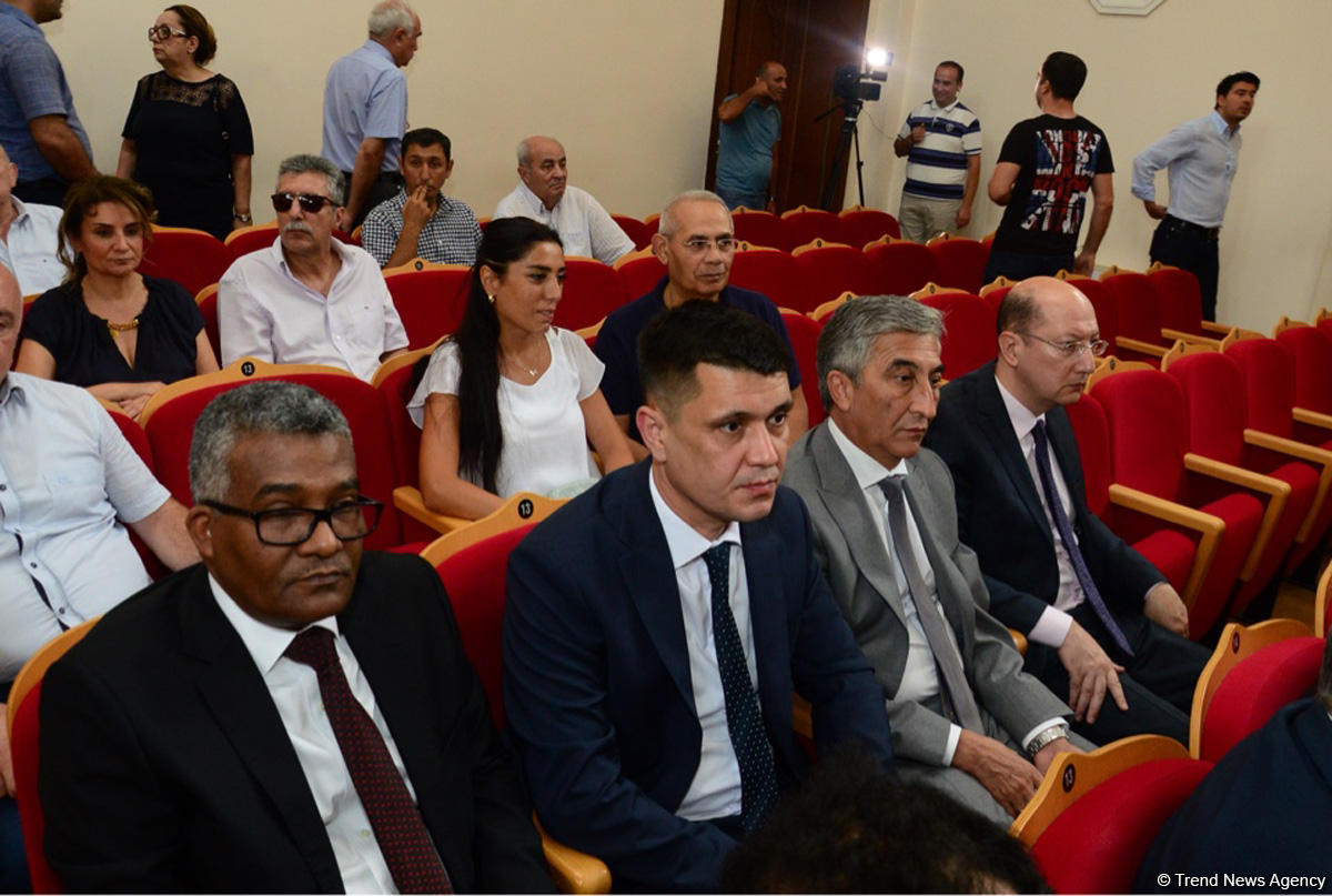Xalq artisti Xəyyam Mirzəzadə II Fəxri xiyabanda dəfn olunub (FOTO) (YENİLƏNİB)