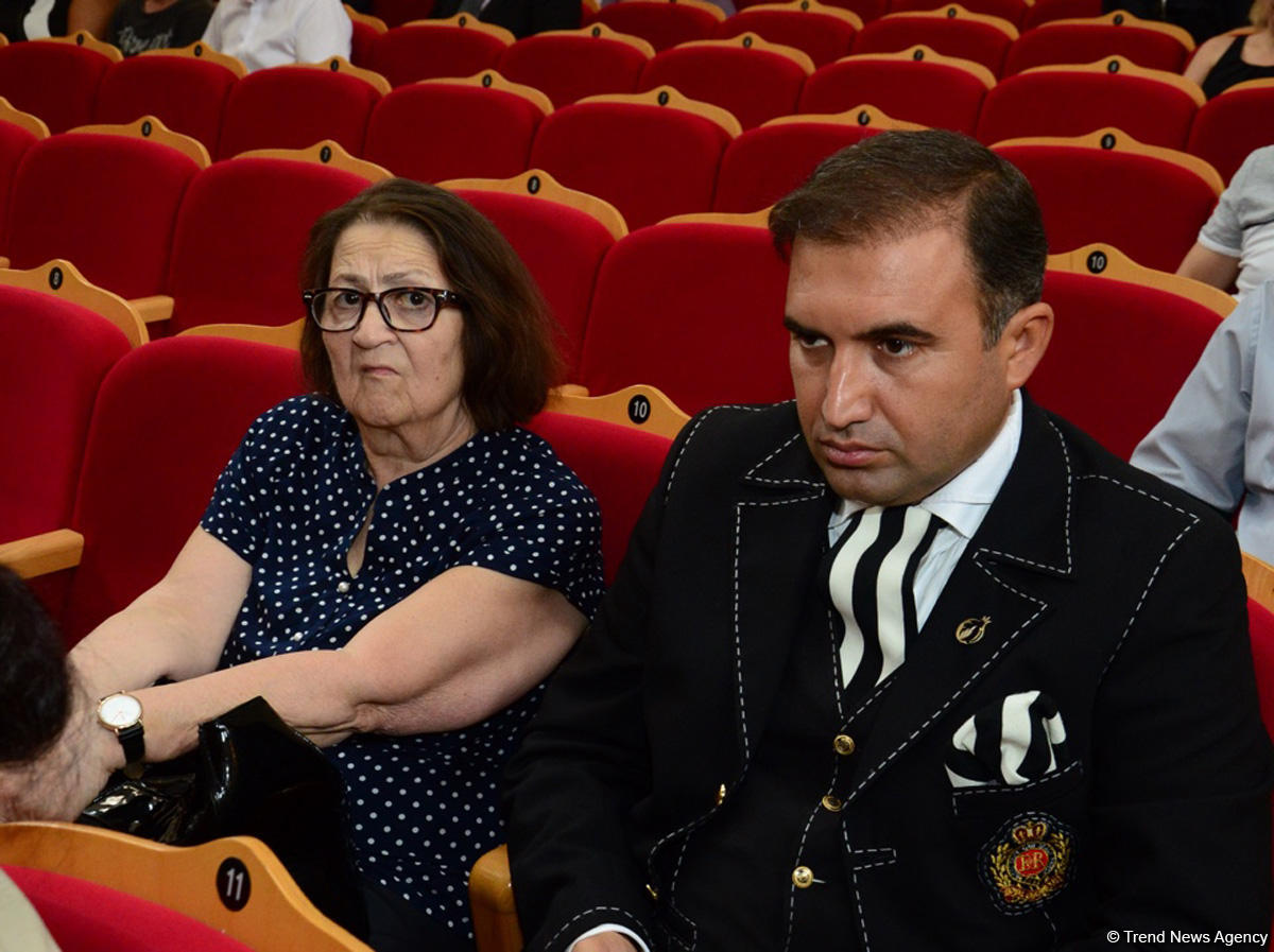 Xalq artisti Xəyyam Mirzəzadə II Fəxri xiyabanda dəfn olunub (FOTO) (YENİLƏNİB)
