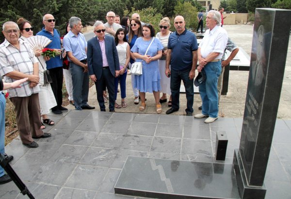 Kinematoqrafçılar İttifaqının İdarə heyəti kino xadimlərinin məzarlarını ziyarət edib (FOTO)