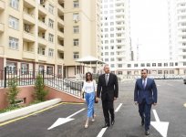 Prezident İlham Əliyev və birinci xanım Mehriban Əliyeva müharibə əlillərinə və şəhid ailələrinə mənzillər və avtomobillərin verilməsi mərasimində iştirak ediblər (YENİLƏNİB-2) (FOTO)
