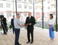 Prezident İlham Əliyev və birinci xanım Mehriban Əliyeva müharibə əlillərinə və şəhid ailələrinə mənzillər və avtomobillərin verilməsi mərasimində iştirak ediblər (YENİLƏNİB-2) (FOTO)