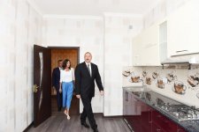 Prezident İlham Əliyev və birinci xanım Mehriban Əliyeva müharibə əlillərinə və şəhid ailələrinə mənzillər və avtomobillərin verilməsi mərasimində iştirak ediblər (YENİLƏNİB-2) (FOTO)