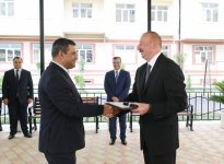 Prezident İlham Əliyev və birinci xanım Mehriban Əliyeva müharibə əlillərinə və şəhid ailələrinə mənzillər və avtomobillərin verilməsi mərasimində iştirak ediblər (YENİLƏNİB-2) (FOTO)