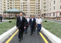 Prezident İlham Əliyev və birinci xanım Mehriban Əliyeva müharibə əlillərinə və şəhid ailələrinə mənzillər və avtomobillərin verilməsi mərasimində iştirak ediblər (YENİLƏNİB-2) (FOTO)