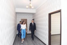 Prezident İlham Əliyev və birinci xanım Mehriban Əliyeva müharibə əlillərinə və şəhid ailələrinə mənzillər və avtomobillərin verilməsi mərasimində iştirak ediblər (YENİLƏNİB-2) (FOTO)