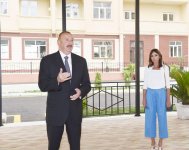 Prezident İlham Əliyev və birinci xanım Mehriban Əliyeva müharibə əlillərinə və şəhid ailələrinə mənzillər və avtomobillərin verilməsi mərasimində iştirak ediblər (YENİLƏNİB-2) (FOTO)