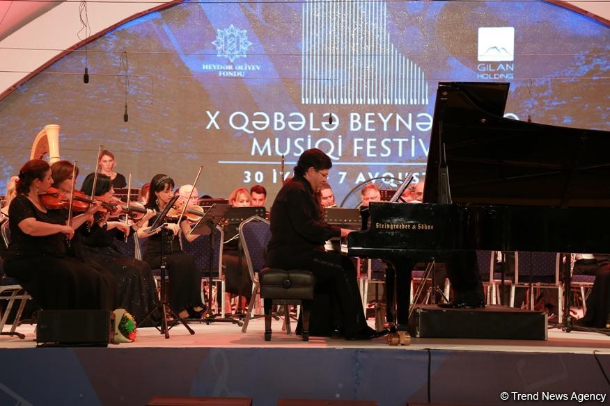 X Qəbələ Beynəlxalq Musiqi Festivalının təntənəli açılış mərasimi olub (FOTO)