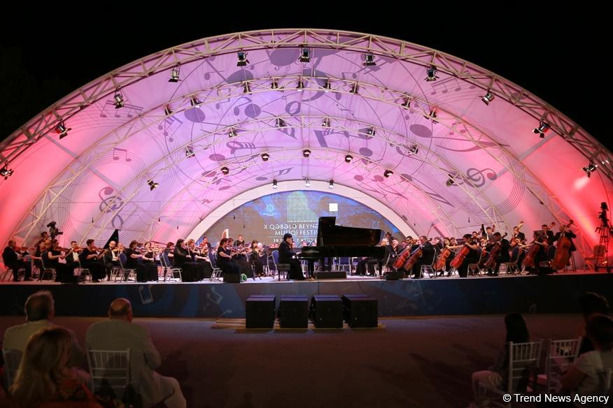 X Qəbələ Beynəlxalq Musiqi Festivalının təntənəli açılış mərasimi olub (FOTO)