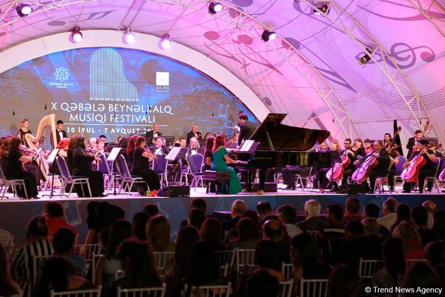 X Qəbələ Beynəlxalq Musiqi Festivalının təntənəli açılış mərasimi olub (FOTO)