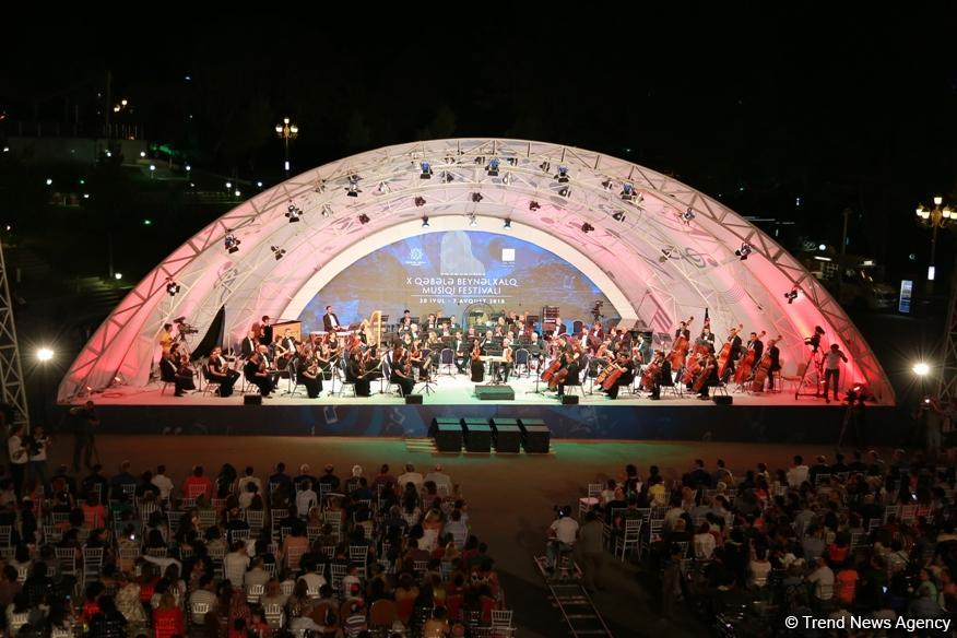X Qəbələ Beynəlxalq Musiqi Festivalının təntənəli açılış mərasimi olub (FOTO)