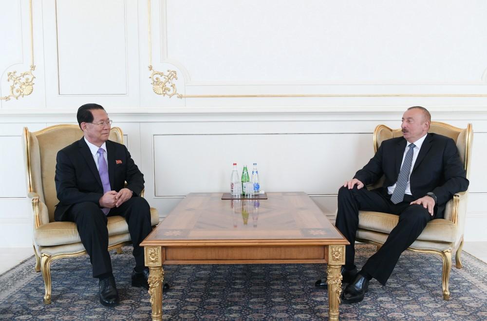 Prezident İlham Əliyev bir sıra ölkələrin Azərbaycanda yeni təyin olunmuş səfirlərinin etimadnaməsini qəbul edib (FOTO) (YENİLƏNİB-4)