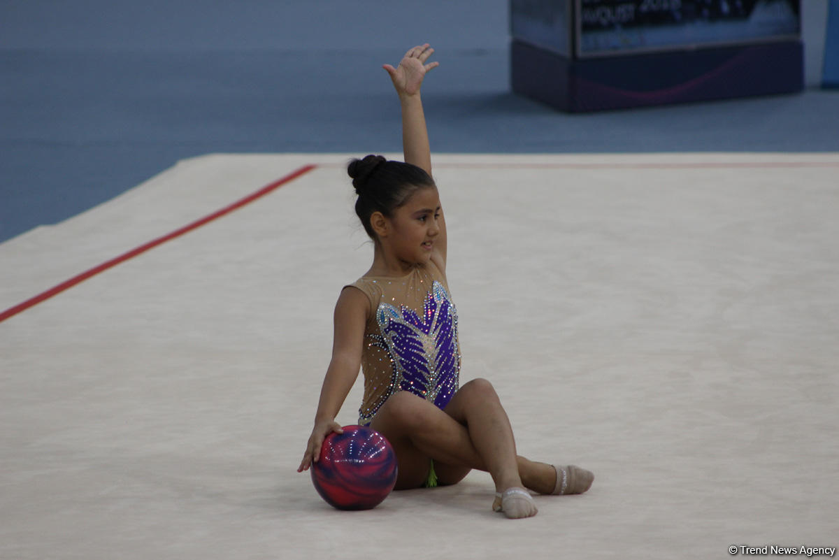 Bədii gimnastika üzrə Azərbaycan çempionatı və Bakı birinciliyi start götürüb (FOTO)