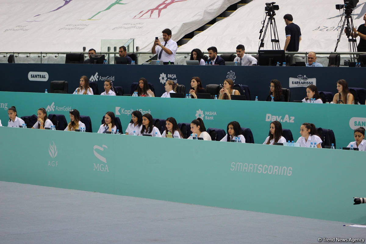 Bədii gimnastika üzrə Azərbaycan çempionatı və Bakı birinciliyi start götürüb (FOTO)