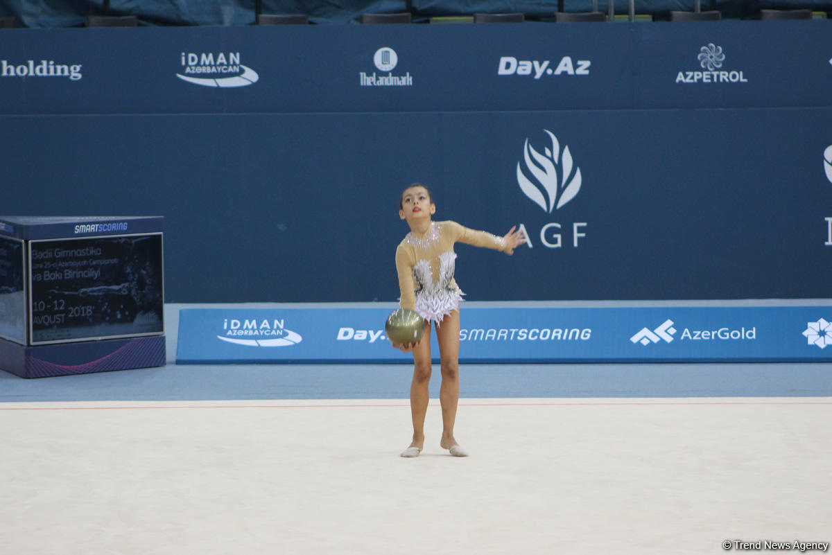 Bədii gimnastika üzrə Azərbaycan çempionatı və Bakı birinciliyi start götürüb (FOTO)