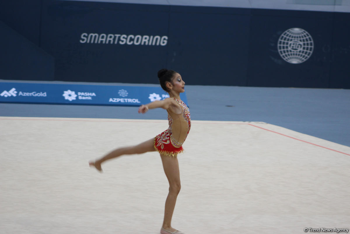 Bədii gimnastika üzrə Azərbaycan çempionatı və Bakı birinciliyi start götürüb (FOTO)