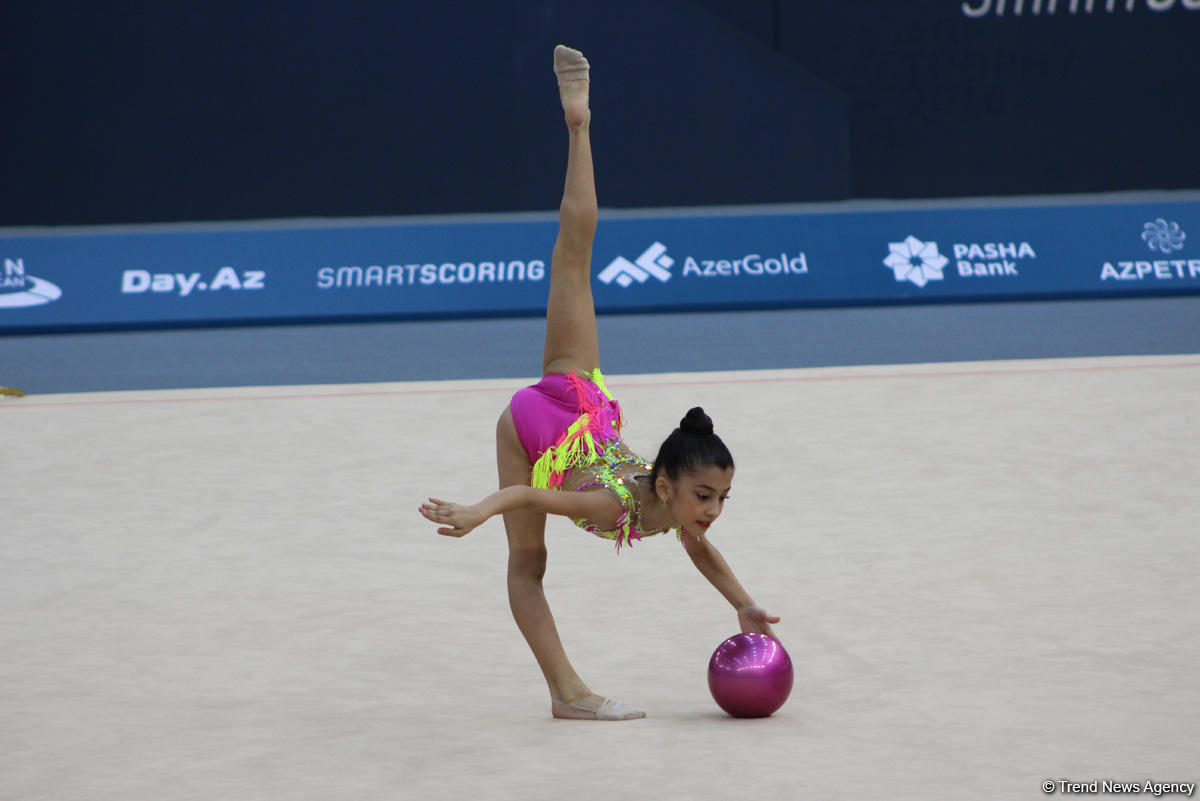 Bədii gimnastika üzrə Azərbaycan çempionatı və Bakı birinciliyi start götürüb (FOTO)