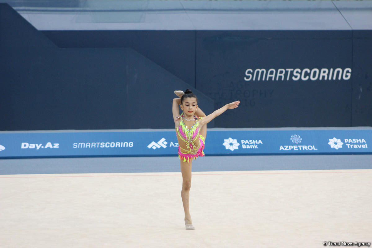 Bədii gimnastika üzrə Azərbaycan çempionatı və Bakı birinciliyi start götürüb (FOTO)