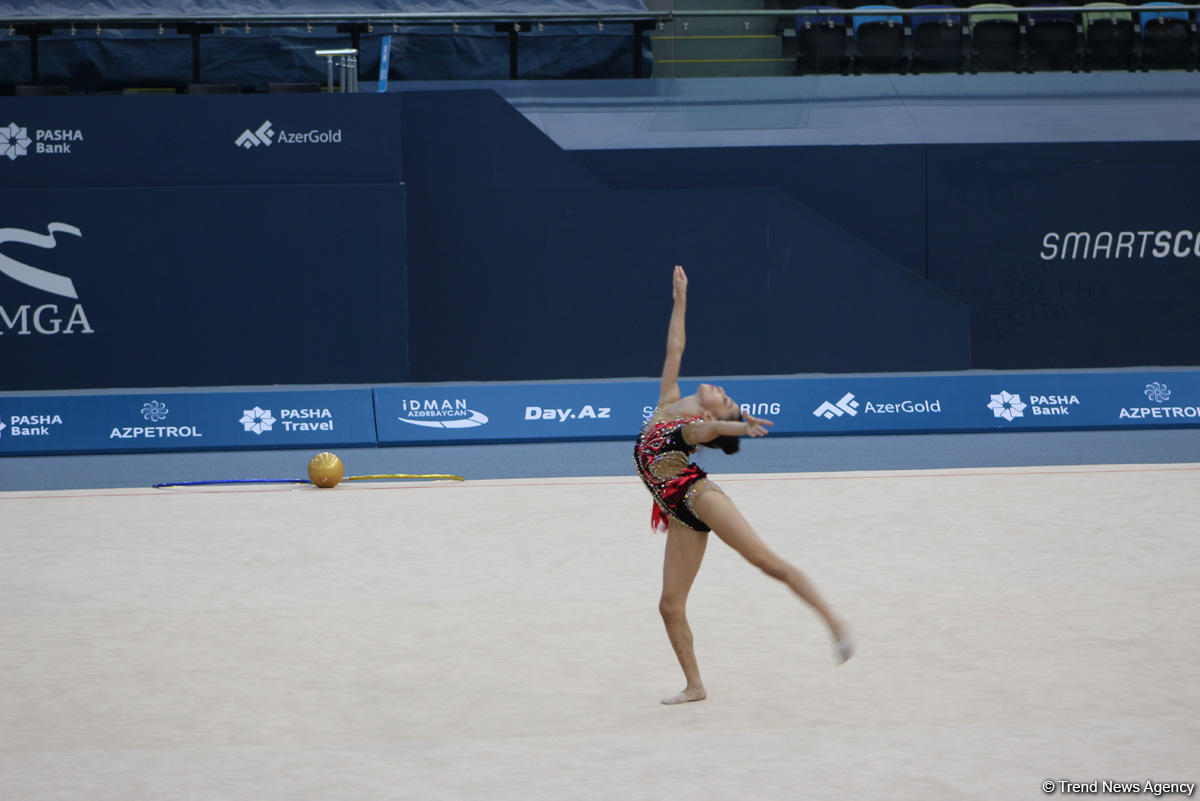 Bədii gimnastika üzrə Azərbaycan çempionatı və Bakı birinciliyi start götürüb (FOTO)