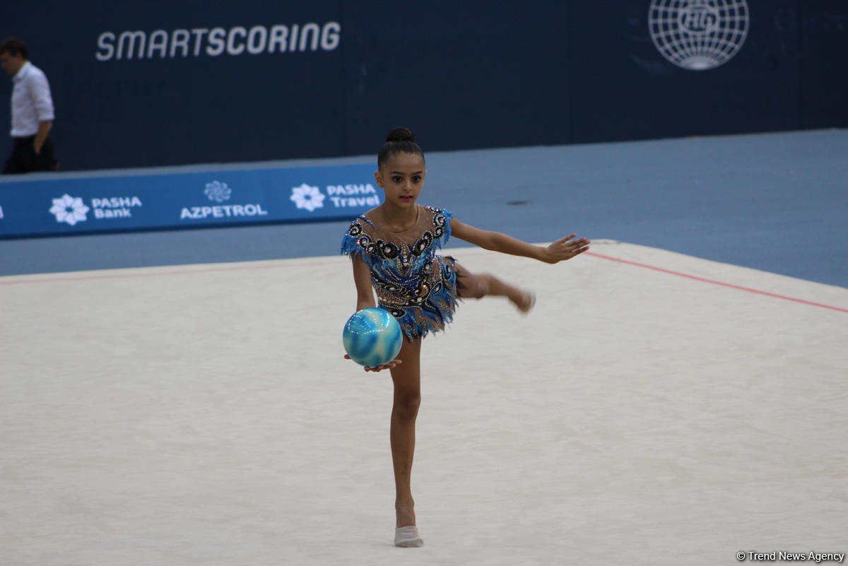 Bədii gimnastika üzrə Azərbaycan çempionatı və Bakı birinciliyi start götürüb (FOTO)