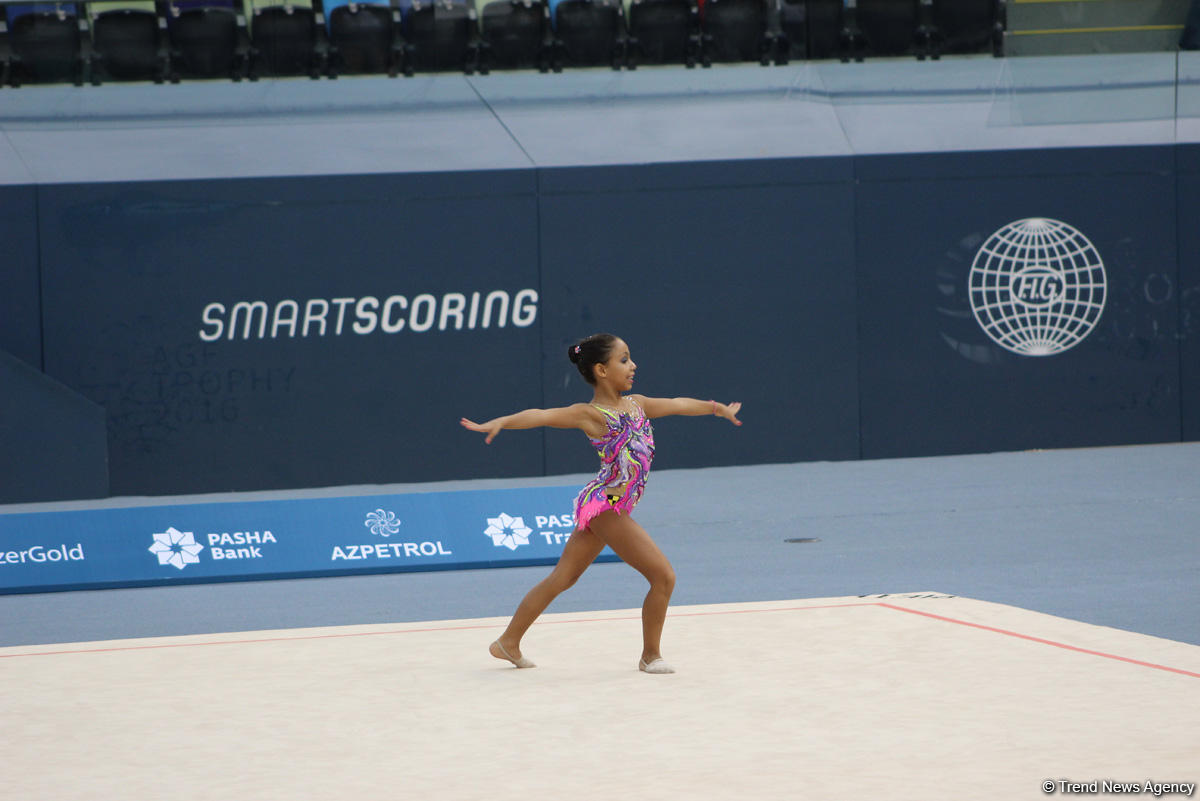 Bədii gimnastika üzrə Azərbaycan çempionatı və Bakı birinciliyi start götürüb (FOTO)