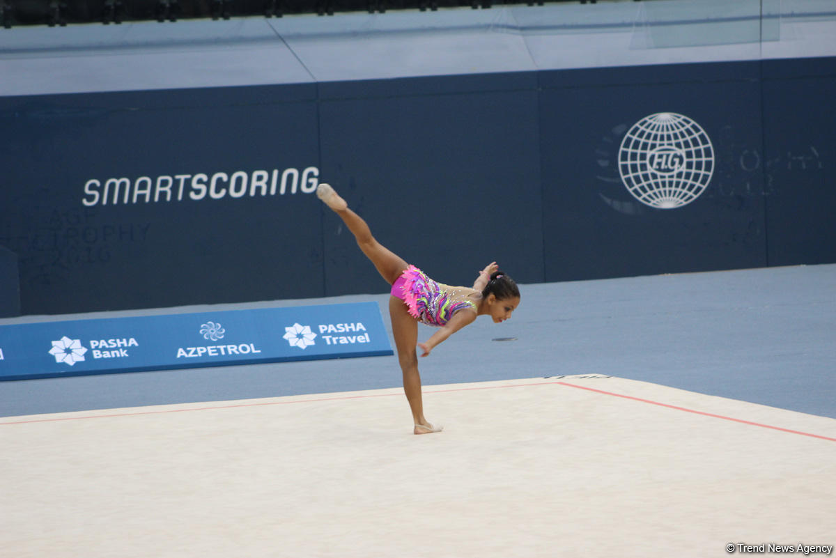 Bədii gimnastika üzrə Azərbaycan çempionatı və Bakı birinciliyi start götürüb (FOTO)
