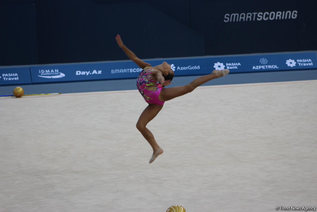 Bədii gimnastika üzrə Azərbaycan çempionatı və Bakı birinciliyi start götürüb (FOTO)