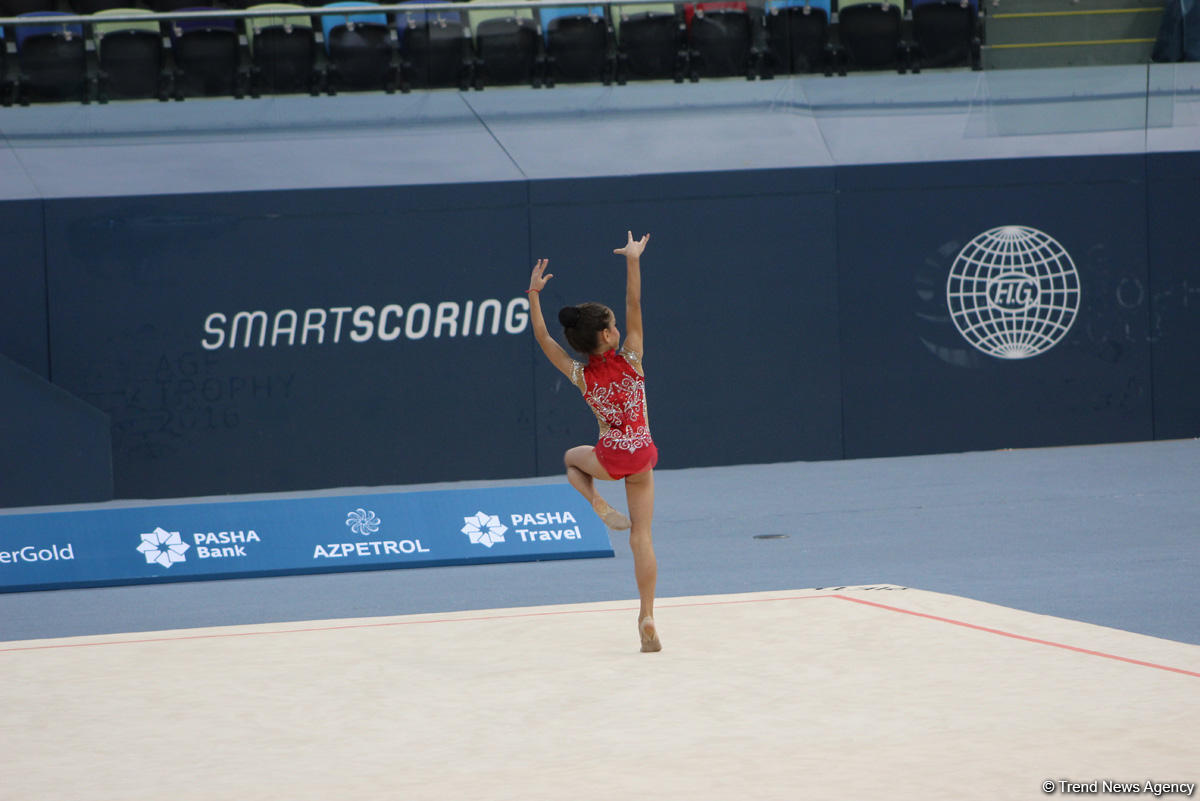 Bədii gimnastika üzrə Azərbaycan çempionatı və Bakı birinciliyi start götürüb (FOTO)