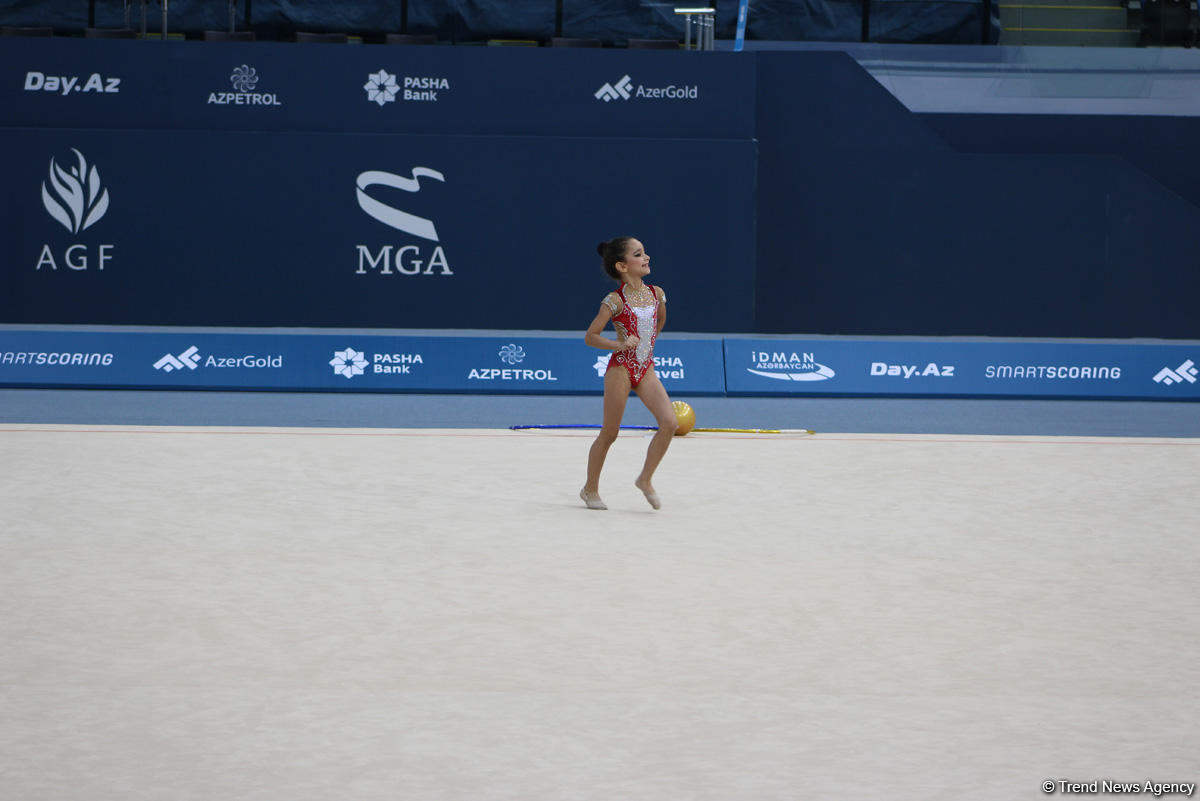 Bədii gimnastika üzrə Azərbaycan çempionatı və Bakı birinciliyi start götürüb (FOTO)