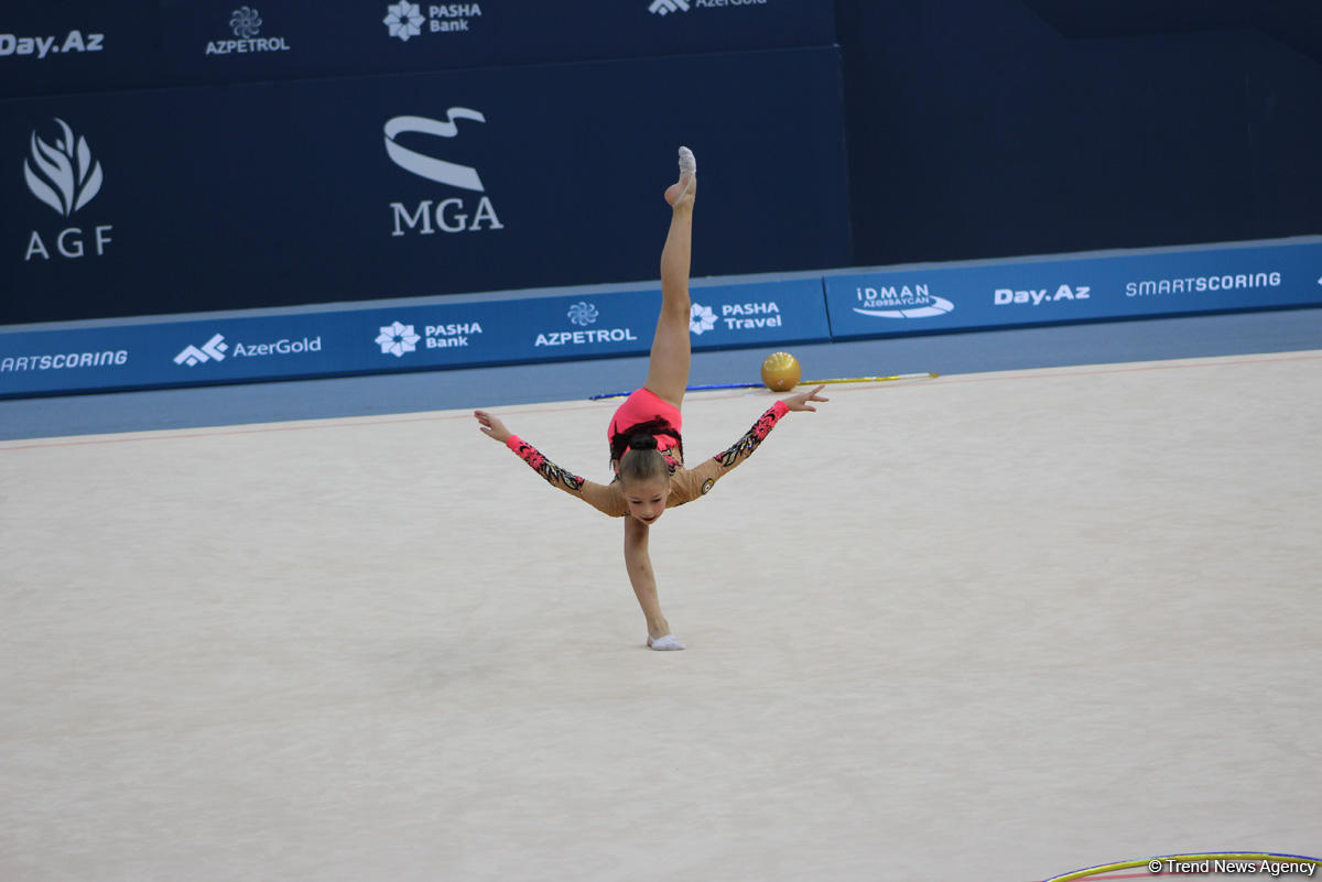 Bədii gimnastika üzrə Azərbaycan çempionatı və Bakı birinciliyi start götürüb (FOTO)