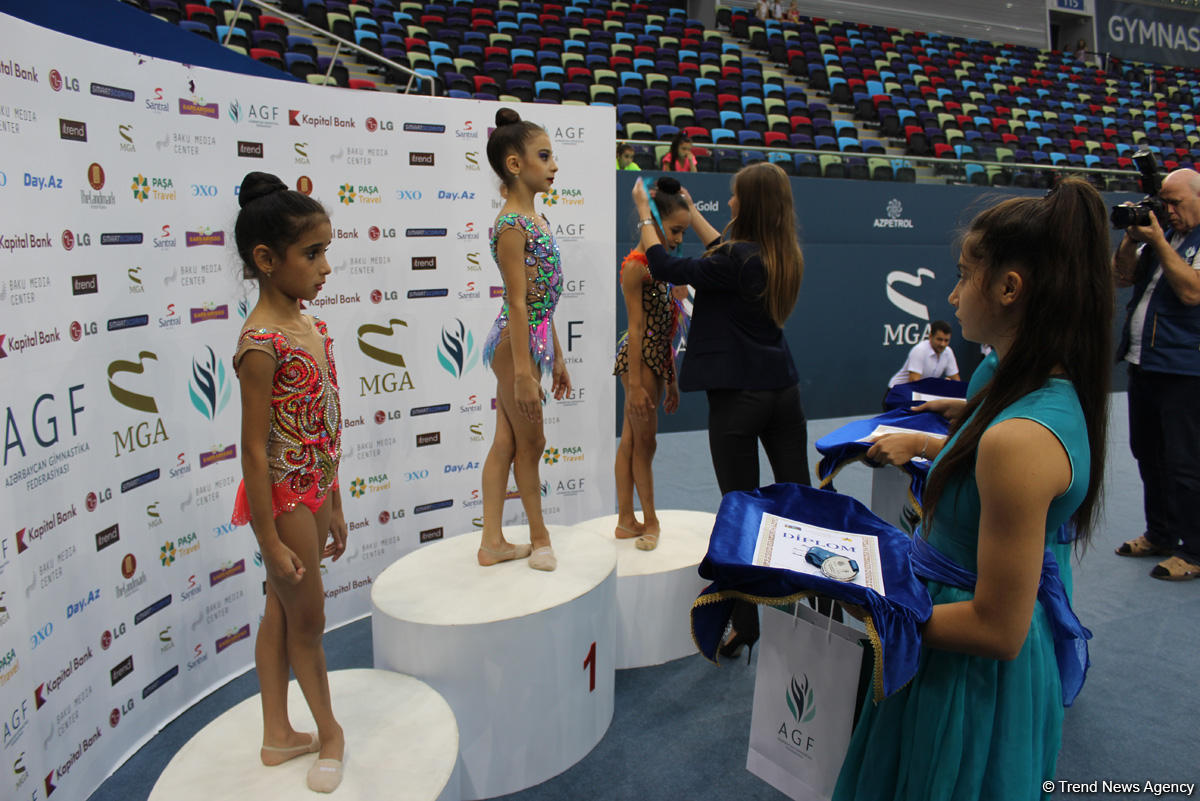 Bədii gimnastika üzrə Azərbaycan çempionatında mükafatlandırma mərasimi keçirilib (FOTO)