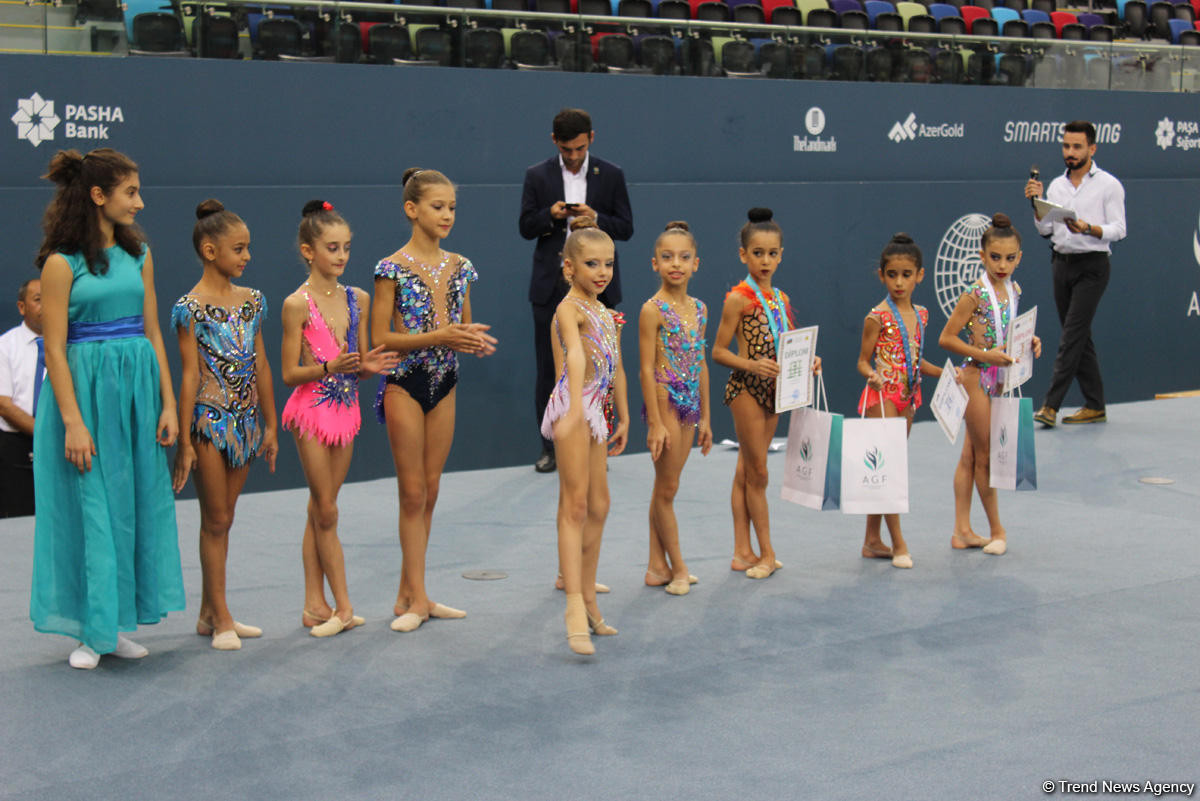 Bədii gimnastika üzrə Azərbaycan çempionatında mükafatlandırma mərasimi keçirilib (FOTO)